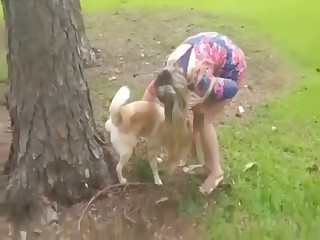 Blonde babe swallows fresh sperm of her trained doggy